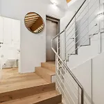 Old Town Diamond Penthouse Ac Private Rooftop 아파트 *