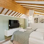 Old Town Diamond Penthouse Ac Private Rooftop